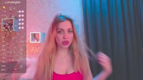 Snapshot of holly_molly8 chatting on January 22, 5:49 pm holly_molly8 online show from January 22, 5:49 pm