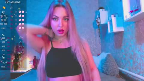 Snapshot of holly_molly8 chatting on December 21, 8:54 pm holly_molly8 online show from December 21, 8:54 pm
