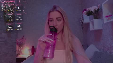 Snapshot of holly_molly8 chatting on October 12, 2:47 am holly_molly8 online show from October 12, 2:47 am