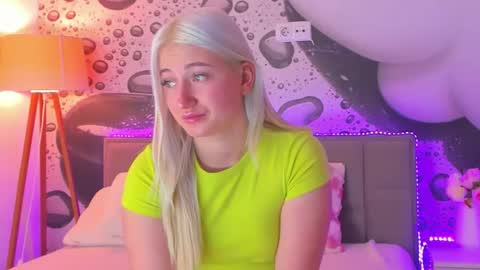 HollyTaillor online show from December 2, 1:02 pm