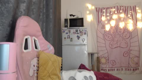 Ho Lee Sheet online show from December 8, 1:25 pm