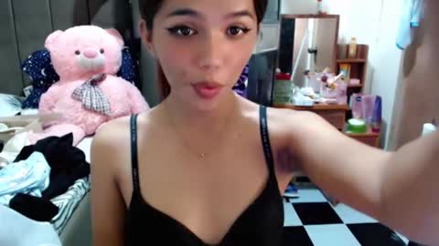 MOLLY online show from December 19, 6:05 am