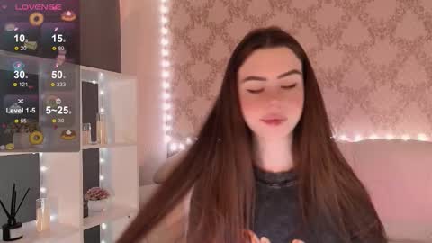 Mia online show from November 28, 3:42 am