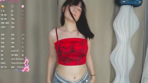 Snapshot of honeey_beee chatting on October 5, 8:14 pm May online show from October 5, 8:14 pm