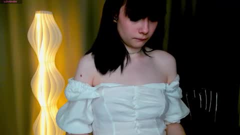 Snapshot of honeey_beee chatting on September 19, 7:46 pm May online show from September 19, 7:46 pm