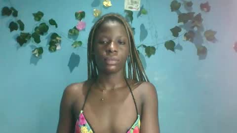 Snapshot of honey_bug2 chatting on October 20, 3:31 am Queen online show from October 20, 3:31 am