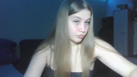 honey_lolaaa online show from October 17, 1:36 pm