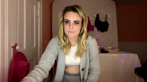 HoneyDrippinBunny online show from February 19, 2:12 am