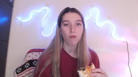 honeyveil online show from March 16, 2:21 pm