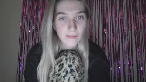 honeyveil online show from February 17, 10:42 pm