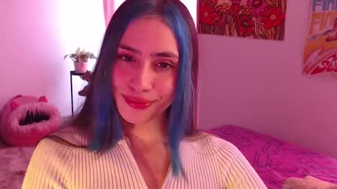 Snapshot of honeyypeaach chatting on December 18, 8:03 pm    online show from December 18, 8:03 pm