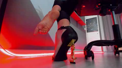 hooot_blonde777 online show from November 24, 2:02 am