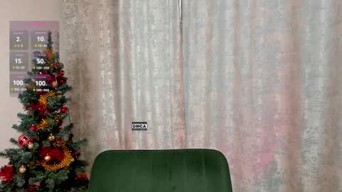 Snapshot of hoot_owl_cb chatting on January 4, 5:05 am Karina online show from January 4, 5:05 am