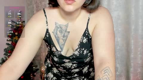 Snapshot of hoot_owl_cb chatting on January 20, 3:04 am Karina online show from January 20, 3:04 am