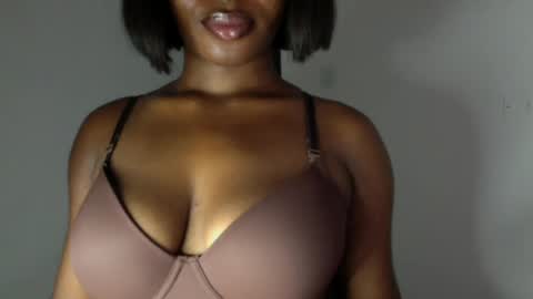 delilah online show from May 6, 8:24 pm