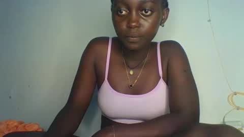 Snapshot of hornybella4 chatting on October 2, 12:32 pm Bella online show from October 2, 12:32 pm