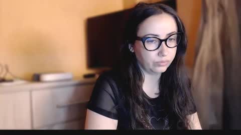 v     online show from April 18, 10:31 pm