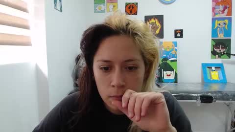 Mia online show from September 18, 4:05 pm