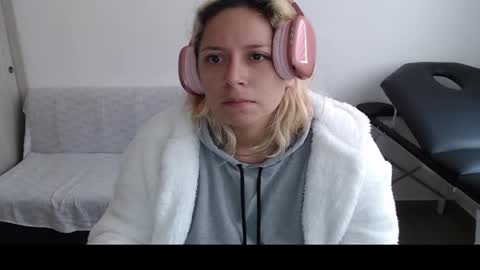 Mia online show from March 8, 1:01 pm