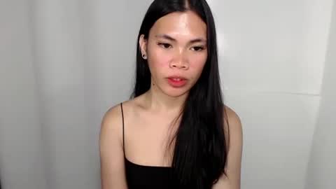 hot_pauline online show from May 11, 4:15 pm