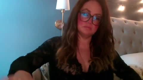 hothousewife333 online show from September 24, 3:11 pm