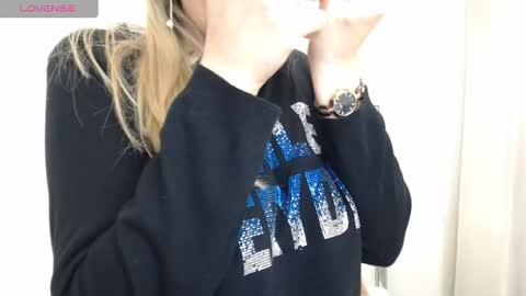 Snapshot of hott_eryka chatting on January 15, 10:49 am Eryka online show from January 15, 10:49 am