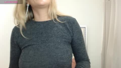 Snapshot of hott_eryka chatting on February 1, 8:08 am Eryka online show from February 1, 8:08 am