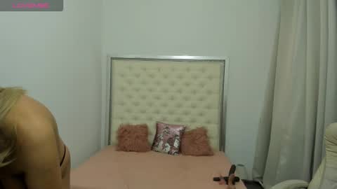 Snapshot of hott_eryka chatting on October 10, 9:25 am Eryka online show from October 10, 9:25 am