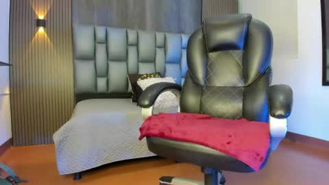 Juls online show from May 26, 8:41 pm