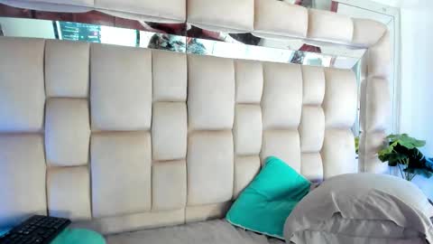   online show from January 7, 1:14 pm