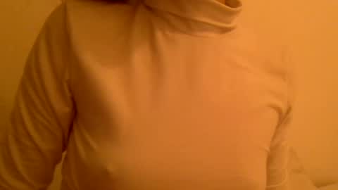 Snapshot of hotwinterxx chatting on December 15, 12:40 am Hotwixx online show from December 15, 12:40 am