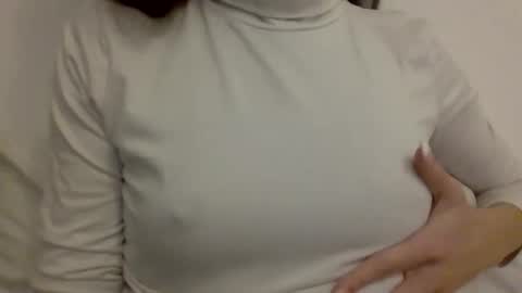 Snapshot of hotwinterxx chatting on December 19, 12:13 am Hotwixx online show from December 19, 12:13 am