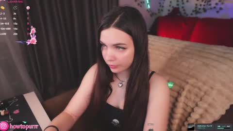 Mia online show from July 15, 5:39 pm