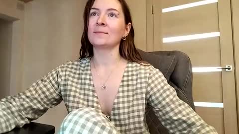 Snapshot of humpygrey chatting on October 20, 8:50 am HumpyGrey online show from October 20, 8:50 am