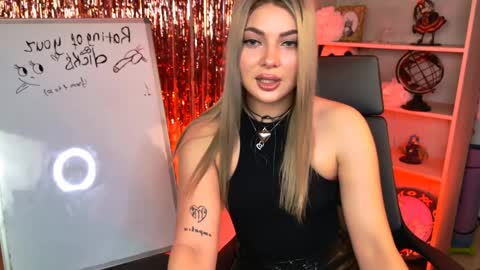 hyileyclark online show from April 4, 9:52 am