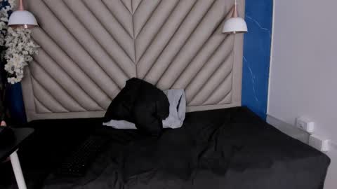 ibbie_ online show from November 19, 12:16 pm