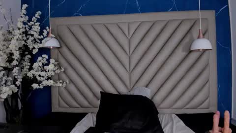 ibbie_ online show from October 17, 12:52 pm