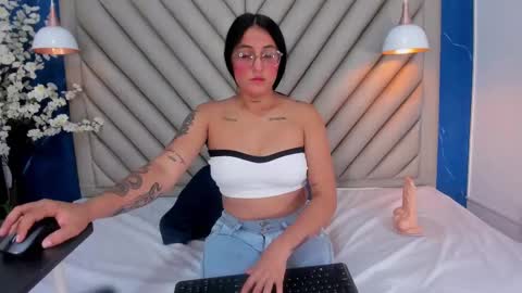 ibbie_ online show from September 20, 1:09 pm