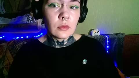 ice_small_owl_ online show from March 6, 2:29 pm