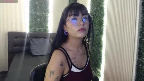 Tifanny online show from November 25, 7:15 pm