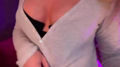 cassie online show from September 9, 9:47 pm