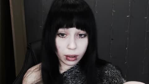 iiiiiiis online show from April 2, 11:46 pm