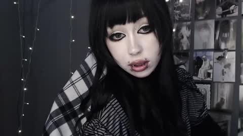 iiiiiiis online show from May 30, 11:00 pm