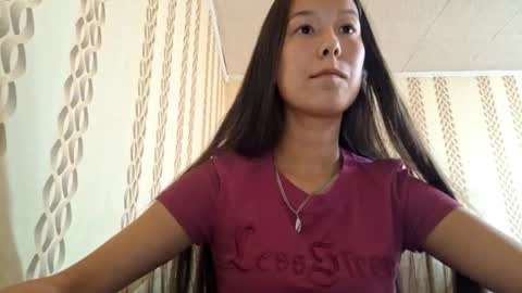 Snapshot of ilanamaxi chatting on November 1, 4:05 am Mana online show from November 1, 4:05 am