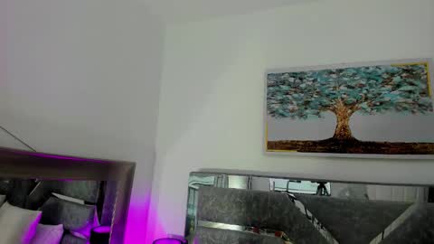 Snapshot of iliy_ chatting on October 18, 7:11 am ILY   online show from October 18, 7:11 am