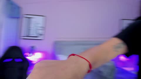 Snapshot of iliy_ chatting on December 22, 10:36 pm ILY   online show from December 22, 10:36 pm