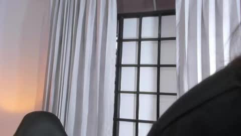 Snapshot of iliy_ chatting on December 7, 10:17 pm ILY   online show from December 7, 10:17 pm