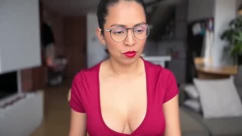 Kloe online show from April 8, 8:33 pm