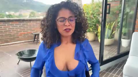 Snapshot of illaroom chatting on February 14, 6:29 pm Kloe online show from February 14, 6:29 pm