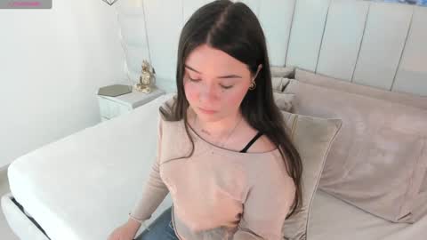 Snapshot of im_dalhia chatting on December 13, 8:47 pm DAHLIA online show from December 13, 8:47 pm